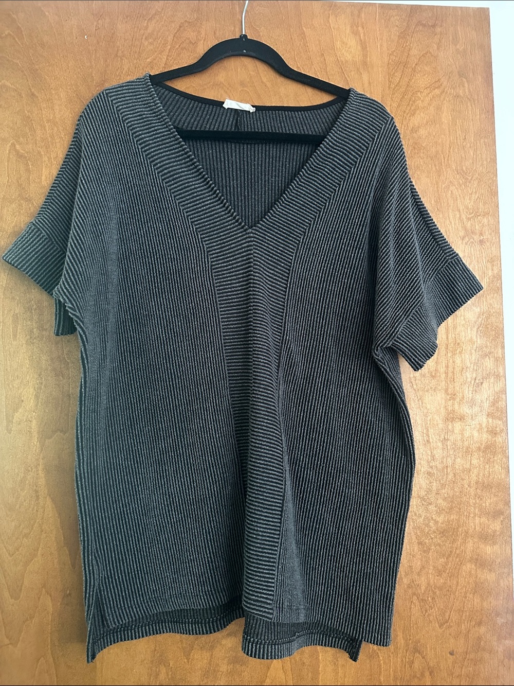 V-Neck Short Sleeve Ribbed Knit Top - Black - Picture 2 of 5